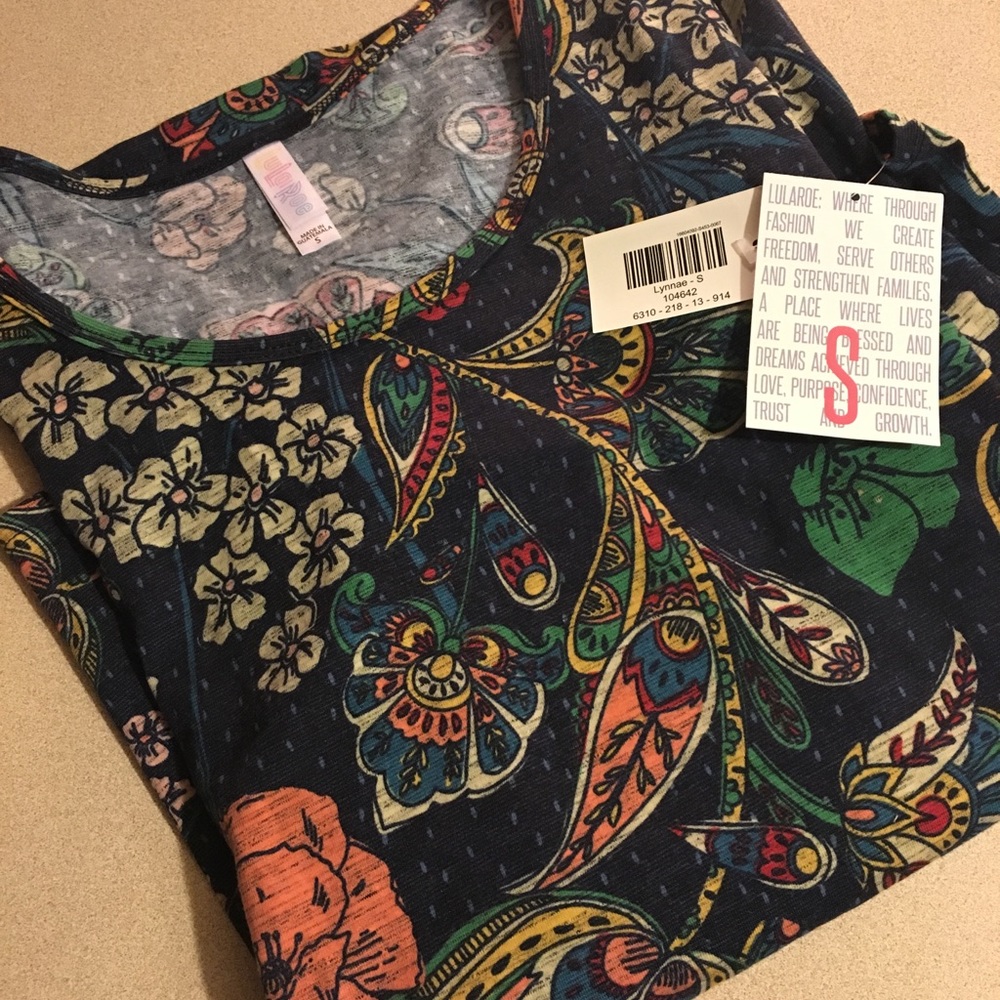 BNWT Small Lularoe Lynnae